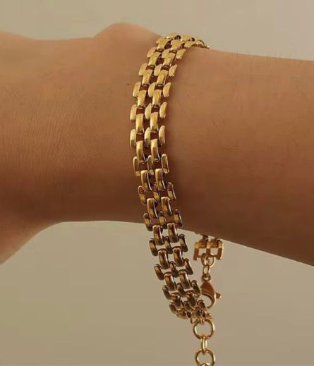 Thick Chain Bracelet.